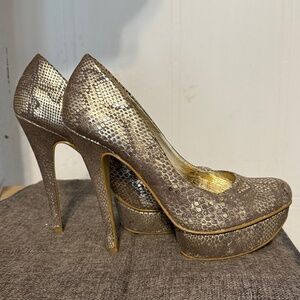 Golden MICHAEL by Michael Kors Silettos
